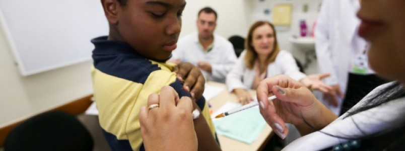 SUS inicia vacinação contra HPV para meninos de 12 e 13 anos